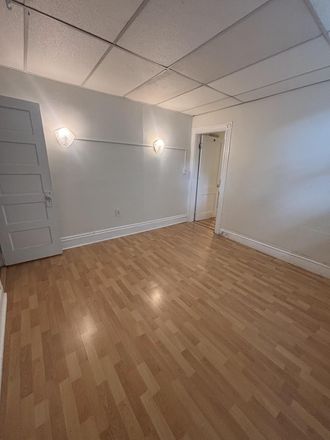 Bedroom/Living Room Flexible Layout - Charlesgate East Kenmore Sq 2 Bed Split Apartments