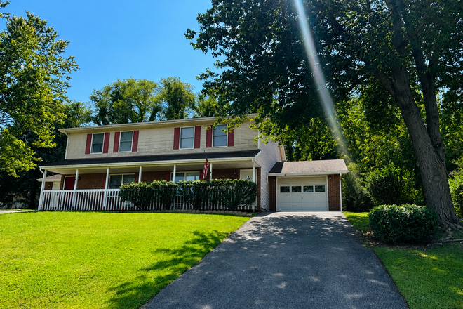 - 3 Bedroom 2.5 Bathroom Townhouse