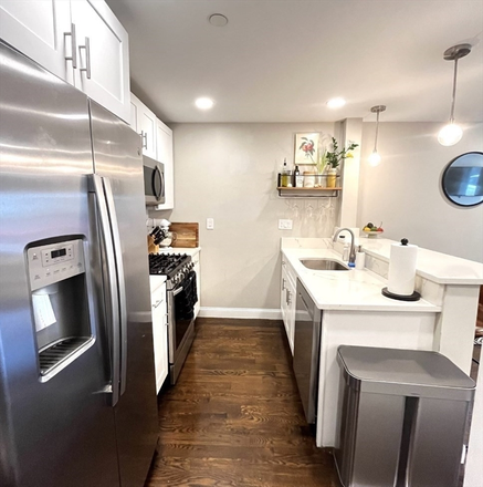 . - Modern 2 bed/2 bath - LAUNDRY IN UNIT - avail 9/1!!! Apartments