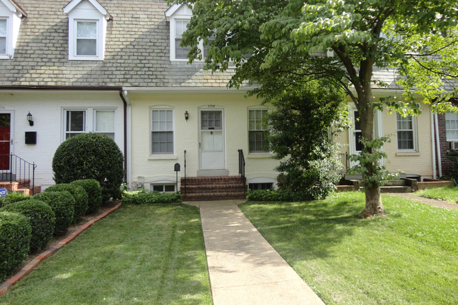 Front of house - Townhouse -3 short blocks to Main Campus and Medical School