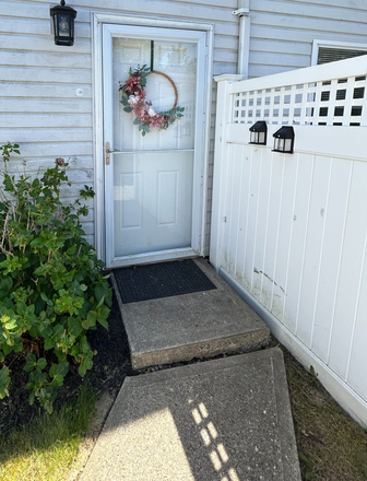 Front Door-private entrance - Green Pl & Mark Tree Rd/Betty Ann Dr