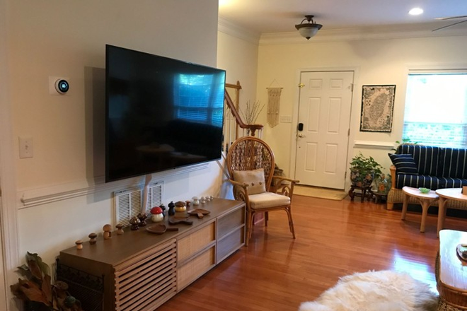 Living room - Fully furnished 3-bed/3-bath townhouse in prime New Town location