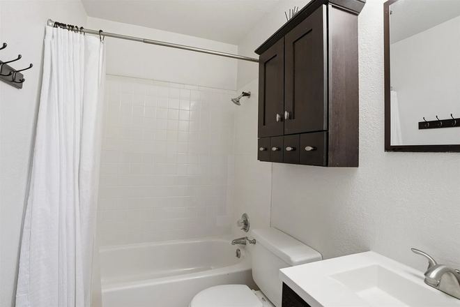 Bathroom - Updated 2BR Condo – Walk to CMU – Pool – Available Now
