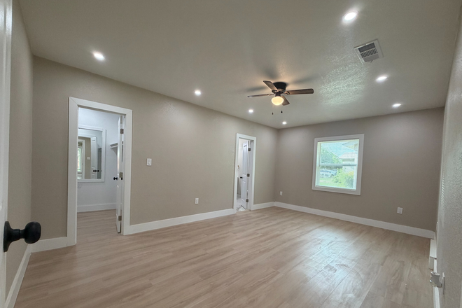 Living Room - 302 North Cottonwood Drive Richardson, TX 75080 House