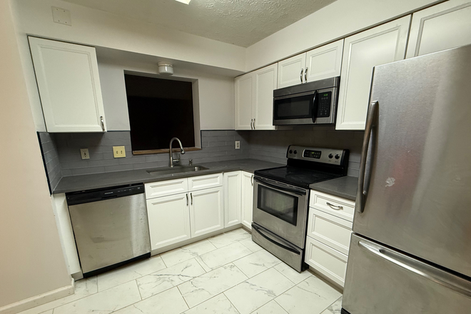 Kitchen - Townhouse 3 BR/3.5 BA