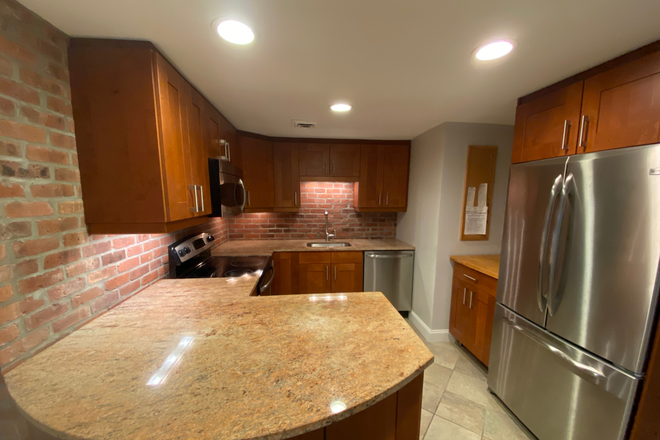 1 - Large 2 bedroom on Gainsborough with private patio, renovated kitchen, and Air conditioning