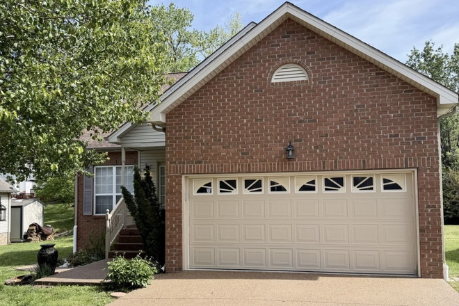 House Entrance - 3 Bed 2 1/2 Bathroom - Utilities Included + More!!!