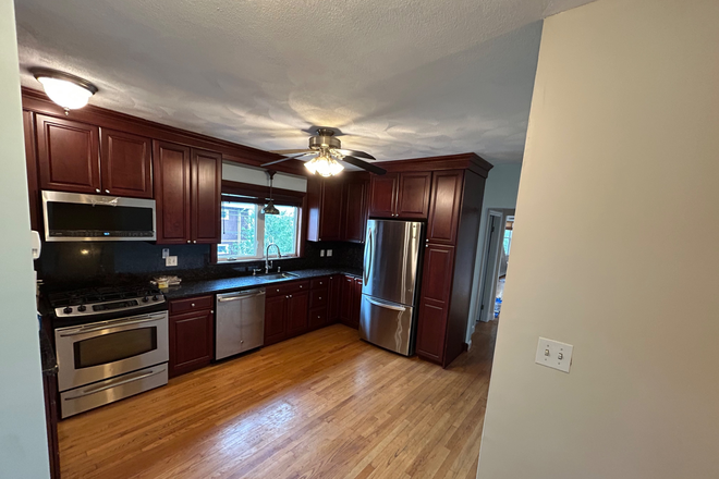 Kitchen - Close to campus