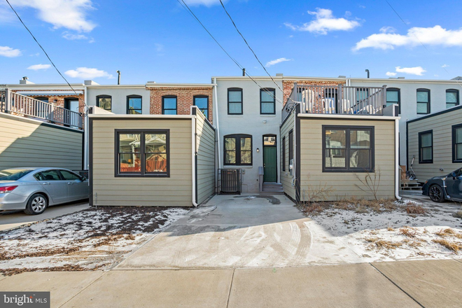 Parking Pad/Backyard Area - BRAND NEW CONSTRUCTION HOME BEDROOM FOR RENT!