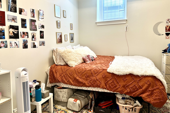 1 - Comm AVe Garden Level 2 bed no fee 9/1