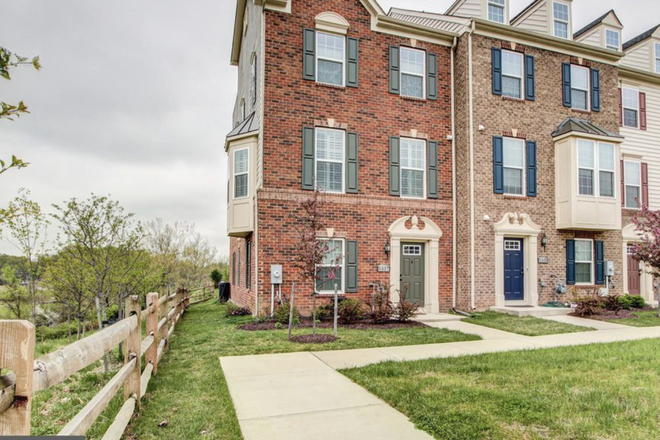 Edge townhouse - Near UMD! Greenbelt Station(GBS)! Prime End Unit! Private Top-Floor Master Suite! Fully Furnished!
