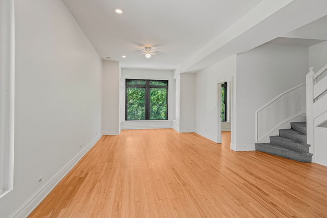 living room - 5Bdrm + Office Duplex Near UIC, Medical District & Public Transport Apartments