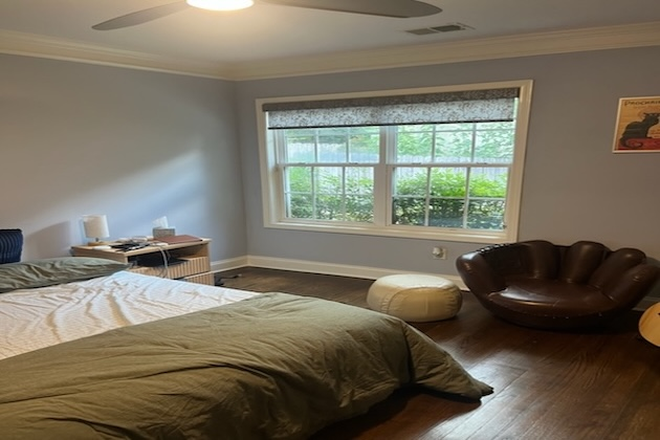Room - Room for rent with jack & jill bathroom in a beautiful home. Access to kitchen and living room