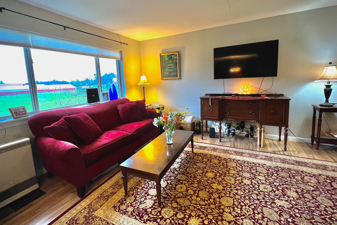 Living room - Quarry Hill Road - Horizon Heights Condo