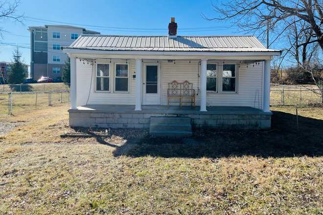 - 2 Bedroom, 1 Bath House