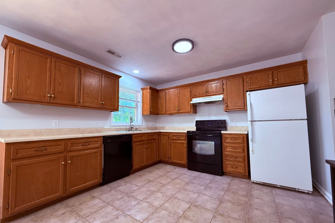 - 3 Bedroom, 1.5 Bath Townhouse