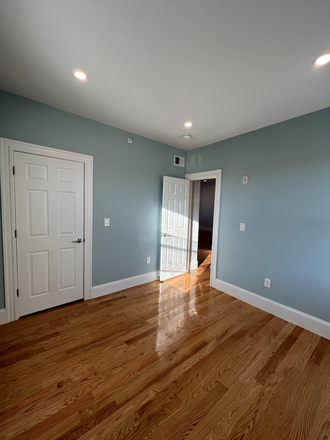 Bedroom - **ONLY 1/2 BROKER FEE** Amazing 3 Bedroom & 2 Bathroom Apartment