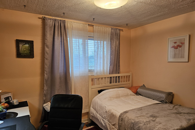 Bedroom A: $1,180 Private room with Double sized bed - (FOR MALES) Private rooms for rent in a shared house at Marlene Court