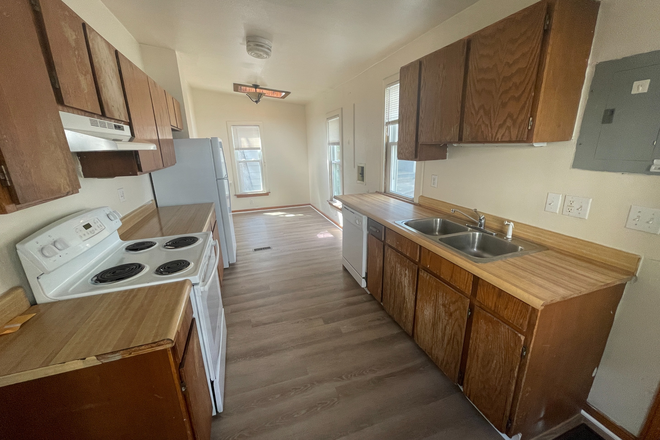 3 - AVAILABLE NOW: 1937 Arapahoe Ave House
