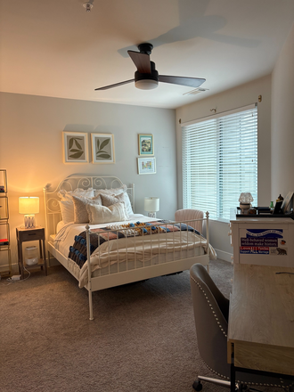 Bedroom - Bedroom/bathroom available in apartment 15 minutes from campus