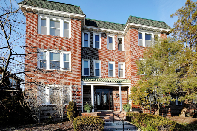 Outside Street View - Wayland Square: 2 bed/1 bath unit in Quiet Building