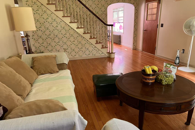 Living room - Beautiful 3-bedroom,2-bathroom house close to UConn