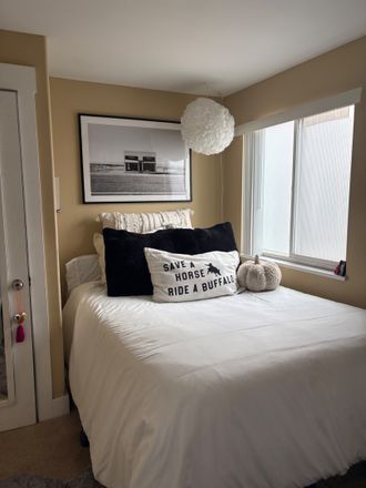 Bottom Floor Bedroom - Boulder Buddha