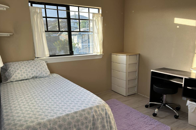 Bedroom - 3 Minutes Away from UH West Oahu Campus