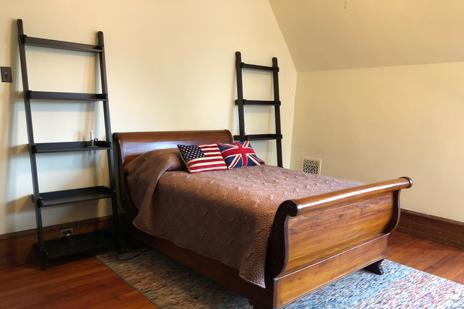Bedroom - BEDROOM FOR RENT With Shared Amenities in Overbrook Farms Home