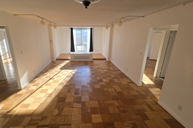 living room - *NO BROKERS FEE!!* 2 Bed/2 Bath near LMA, HarvardMed! Parking & Utilities Inclu.!! Available 7/1/26 Apartments