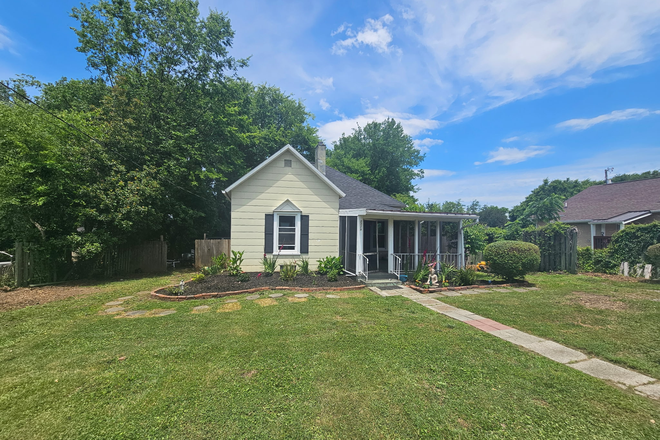 Beautiful lot, new fence to be installed on side. - Updated Bungalow w/ Modern Finishes | New Floors | Large Backyard and Front Porch