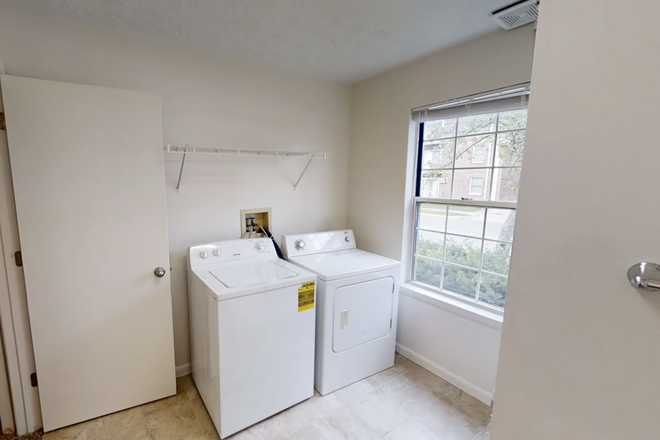 In-unit washer and dryer - Granite Student Living - Pickwick Place Apartments