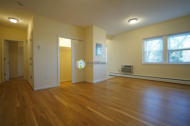 1 - SEPT 2026-Incredible Comm Ave 1 bed, H/HW inc. No Broker Fee! Apartments