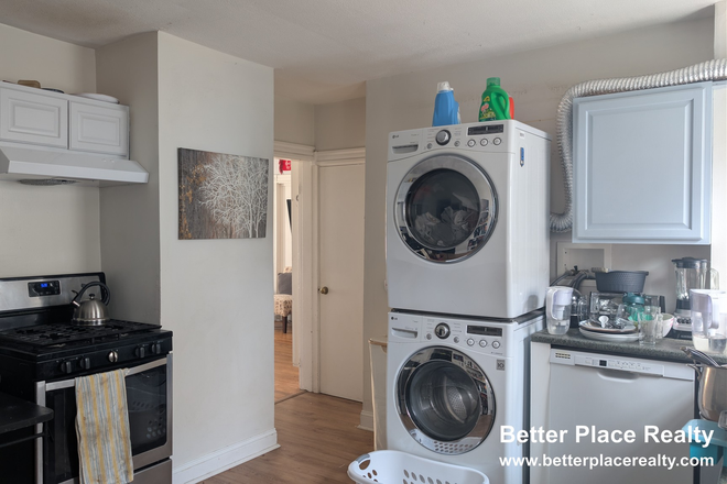 Washer and dryer - Spacious Lower Allston Townhouse Near Harvard Business School