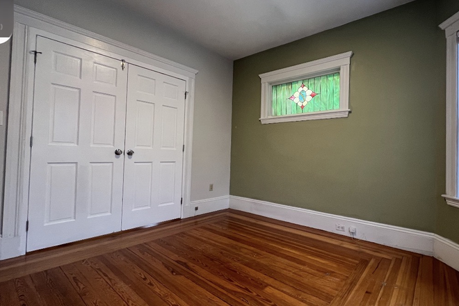 - - OFF CAMPUS HOUSING JUNE 2027 Apartments