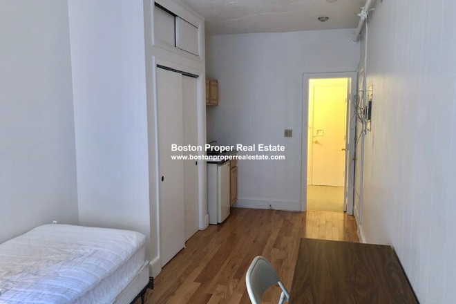 A - Furnished studio on Newbury Apartments