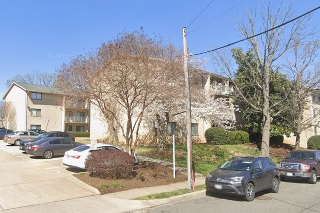 Outside Street View - Bedroom in Shared 2 Bed/1 Bath Arlington Apartment