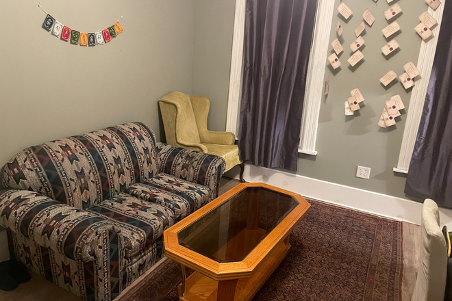 Living room (furnished) - Room for Sublet July