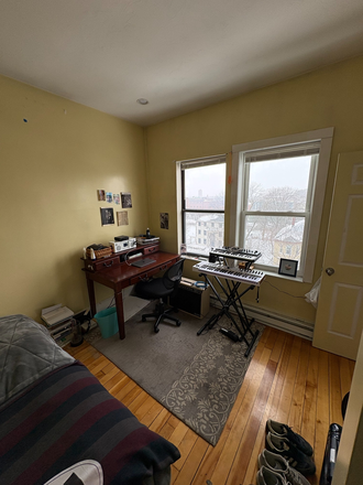 Bedroom 2 - 2-Person Sublet for 2 Centre Street Terrace Apt. 9, Move-in May - August 2026