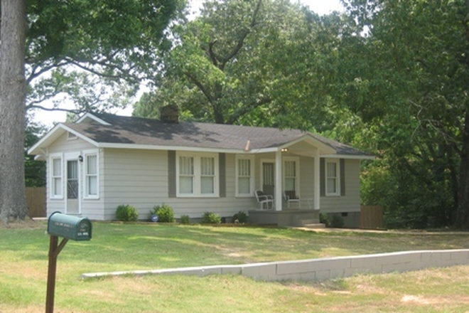 - 1705 23rd Avenue East- 3 bed 1 bath house with Fenced in Backyard