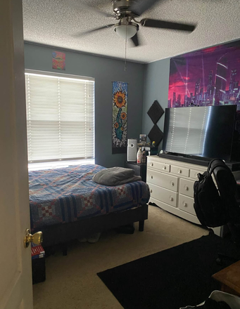 Bedroom - Looking for 1 female roommate to take over 1 bedroom in an all female 4x3 house!