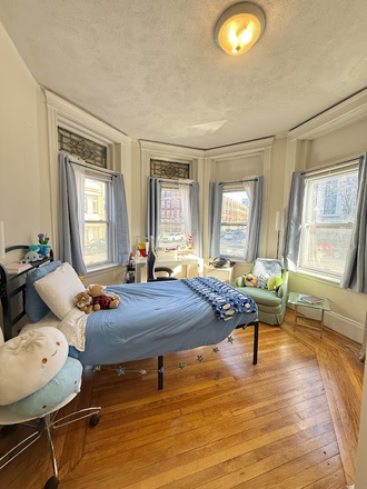 Bedroom - Bright 1-Bedroom Near Campus | Summer 2 Sublet (July–Aug 2026)