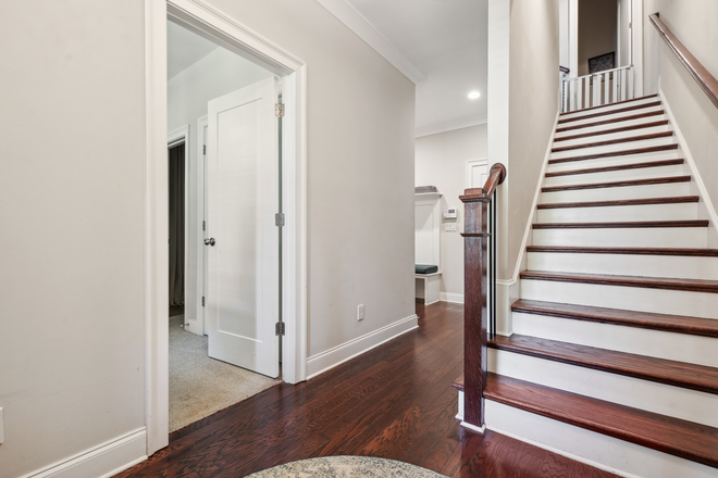 EntryWay - Mews Decatur, 5 min walk to Emory SAAC, 4BR, 3.5Bath