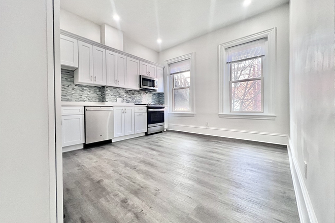 Call NOW for showings! 617-236-8600 - FORT AVE - GORGEOUS 4BR DUPLEX ON FORT HILL FOR *9/1/2026* W/ 2 BATH, W/D IN UNIT, YARD, EIK, DW! Apartments