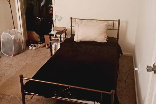 Bedroom - Private Bedroom Near Downtown Starting June 1st