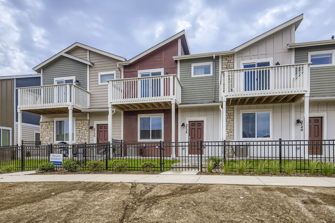 Front and Kiddie Park - Brand new build, never been lived in Luxury Townhome in Longmont