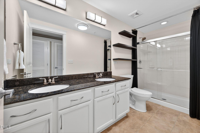 Spare Bathroom - 222 Glenwood Ave. Apt 605