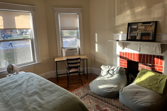 Bedroom - 217 College Ave Apartment (NEXT TO Tufts Campus) (Looking for 1 Subletter)