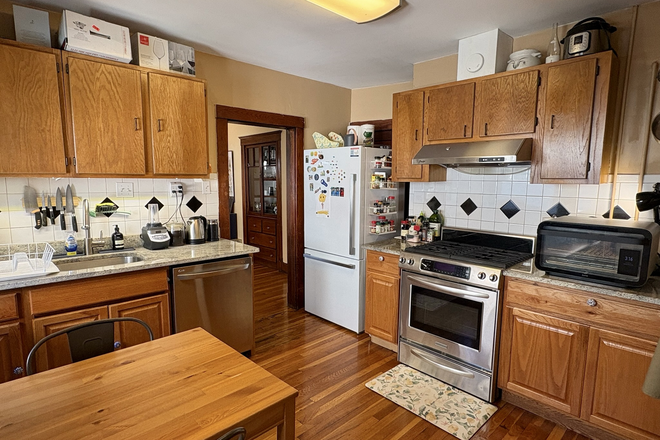 Call NOW for showings! 617-236-8600 - SUNSET ST - STUNNING 2 FLR 4BR AVAIL *9/1/2026* W/ PRVT ENTRANCE, IN UNIT W/D, RNTL PRKNG, 2.5 BATHS Apartments