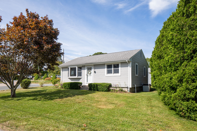 Front of house - Available for a group of 2! 2 Bedroom available in Point Judith!